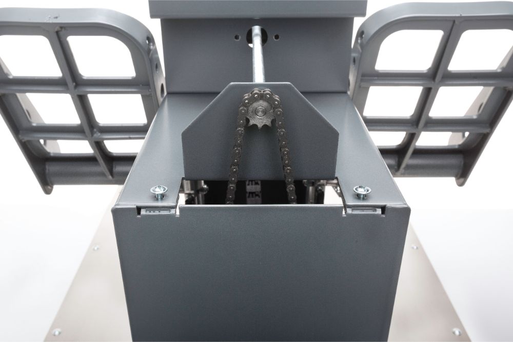 UPFLOOR RUDDER PEDALS CPT AFT-FWD CHAIN MECHANISM